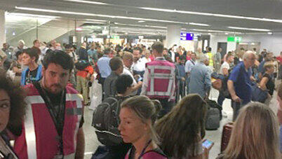 Care Teams kümmern sich am Terminal 1 des Frankfurter Flughafens um Passagiere. Foto: dpa Care Teams kümmern sich am Terminal 1 des Frankfurter Flughafens um Passagiere. Foto: dpa