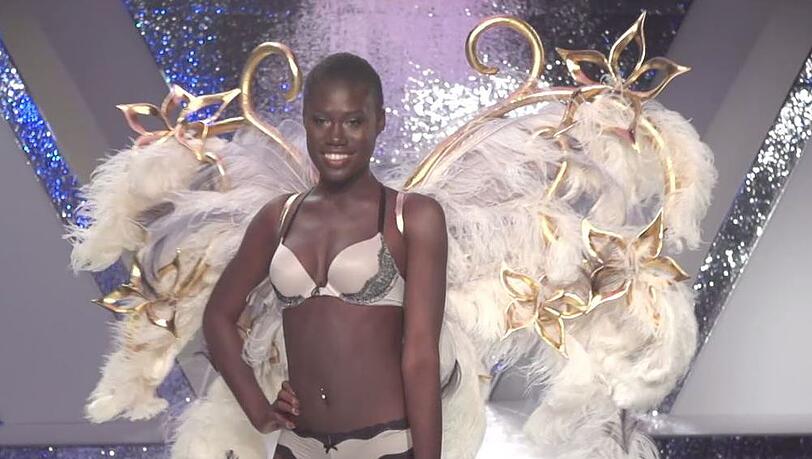 Aminata bei ihrem sexy "Victoria's Secret"-Walk Aminata bei ihrem sexy "Victoria's Secret"-Walk