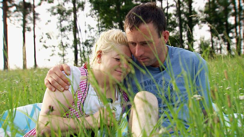 Schäfer Rainer und Heike kommen sich bei einem Picknick näher.