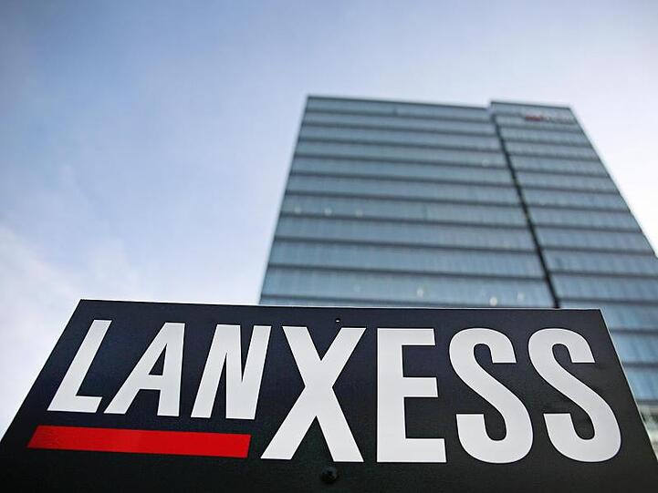 Der Chemiekonzern Lanxess rechnet durch die Corona-Krise mit großen Auswirkungen auf das Geschäftsjahr.