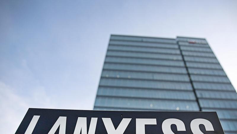 Der Chemiekonzern Lanxess rechnet durch die Corona-Krise mit großen Auswirkungen auf das Geschäftsjahr. Der Chemiekonzern Lanxess rechnet durch die Corona-Krise mit großen Auswirkungen auf das Geschäftsjahr.