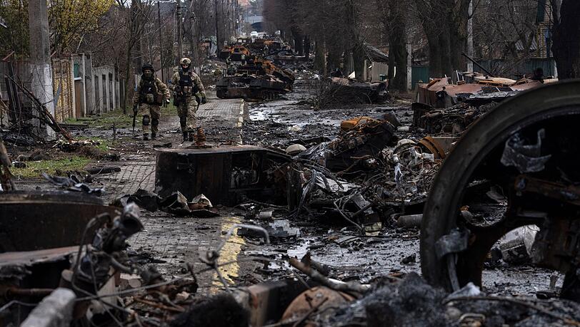 In der ukrainischen Stadt Butscha, 25 Kilometer nordwestlich der Hauptstadt Kiew, bietet sich nach dem Rückzug der russischen Armee ein Bild des Grauens. In der ukrainischen Stadt Butscha, 25 Kilometer nordwestlich der Hauptstadt Kiew, bietet sich nach dem Rückzug der russischen Armee ein Bild des Grauens.