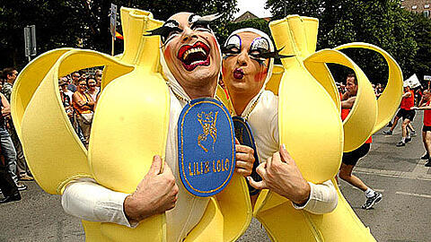 Bunt, schrill und ausgeflippt: Die CSD-Parade in München.