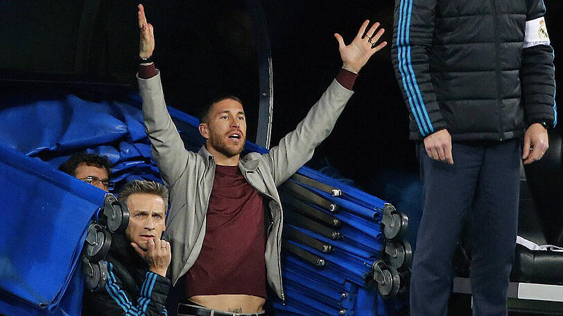 Der gesperrte Sergio Ramos während der Champions-League-Partie von Real Madrid gegen Juventus Turin.