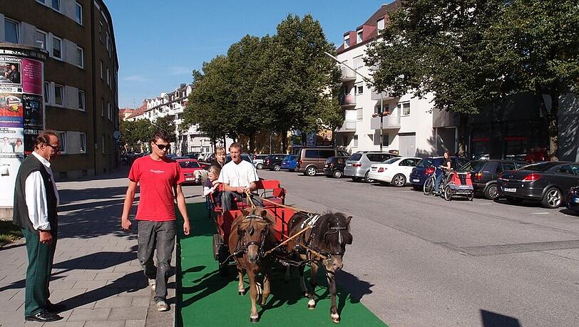 Die Ponies warten schon auf die kleinen Gäste! Die Ponies warten schon auf die kleinen Gäste!