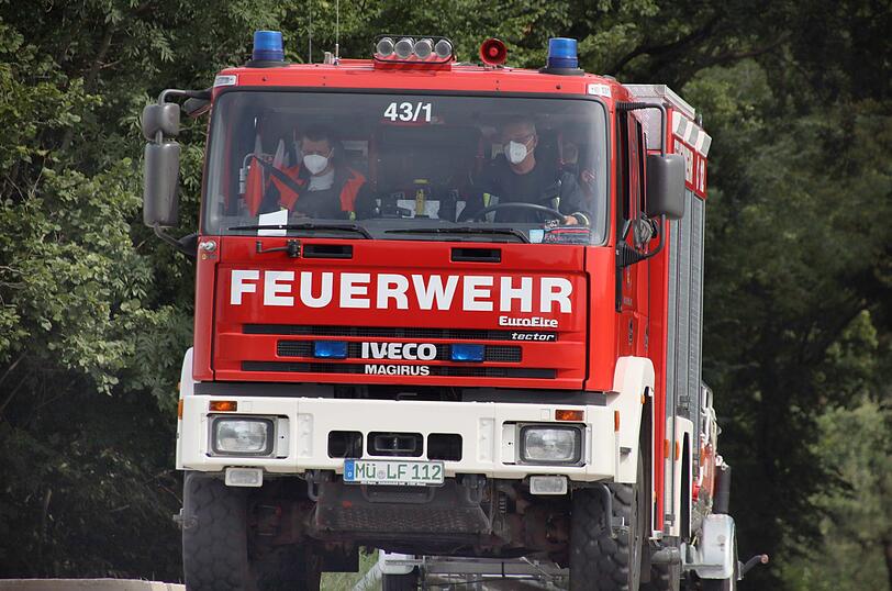 Zu zweit in der Fahrerkabine: Da besteht auch bei Tierrettungseinsätzen Maskenpflicht.