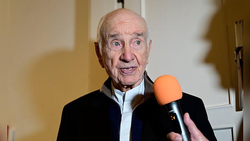 Armin Mueller-Stahl feiert am 17. Dezember seinen 95. Geburtstag Armin Mueller-Stahl feiert am 17. Dezember seinen 95. Geburtstag