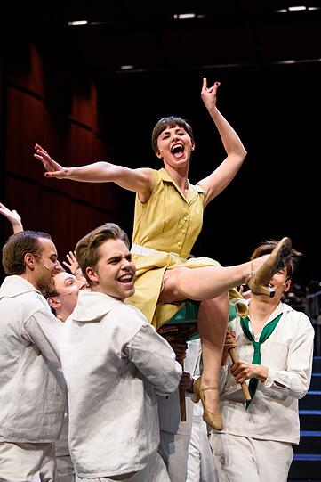 Studierende der Theaterakademie feiern den 100. Geburtstag von Leonard Bernstein im Prinzregententheater.