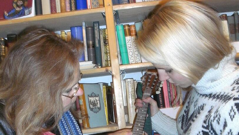 Beim Basar gibt's Bücher, Noten, Kunst und Krempel. Beim Basar gibt's Bücher, Noten, Kunst und Krempel.