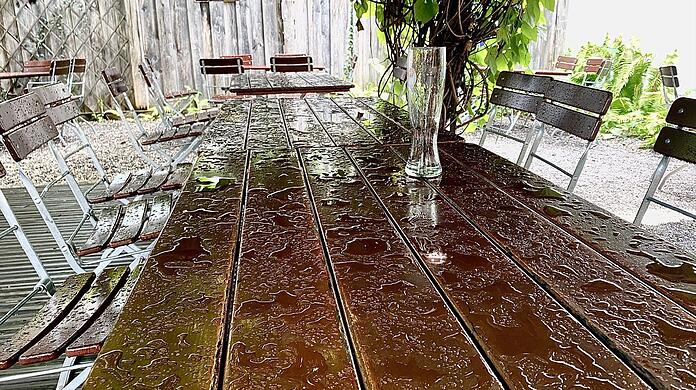 Wer von einem konstant schönen Biergarten-Sommer geträumt hat, ist dieses Jahr enttäuscht worden.