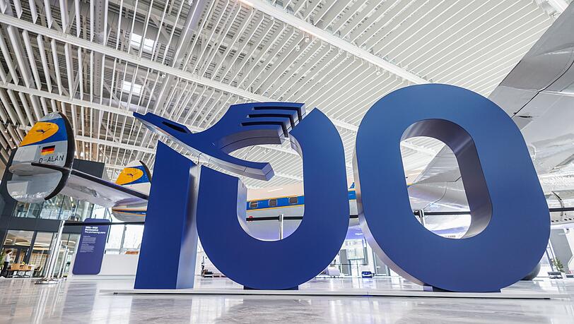 Lufthansa meldet zum Jubil&auml;um Milliardengewinn.