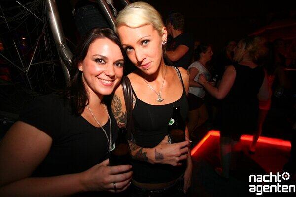 "Advent, Advent, der Hase ist tot" heißt es im Crown's Club. Noch mehr Fotos gibt es hier www.nachtagenten.de.