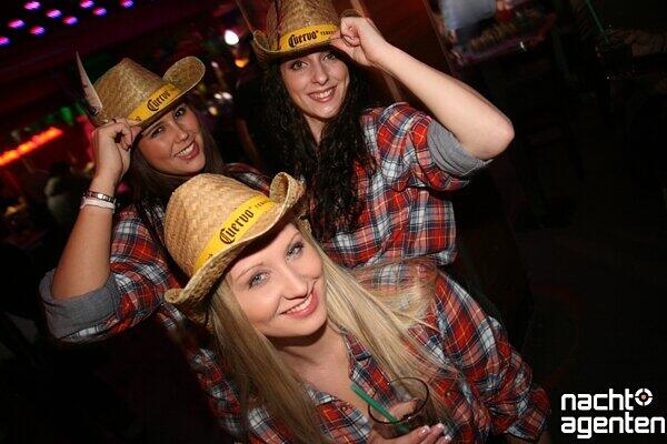 So heiß war der Fasching 2012 in den Münchner Clubs. Die Partybilder...