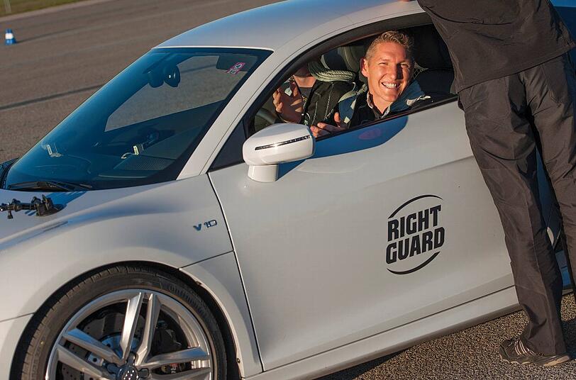 Bastian Schweinsteiger bei einem Sponsorentermin. Das Motto: Gas geben!