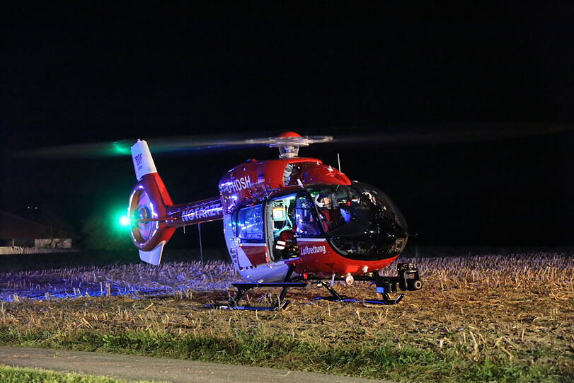 In Reichertsheim ist ein Bauer leblos in seinem Stall gefunden worden - die Bilder vom Rettungseinsatz