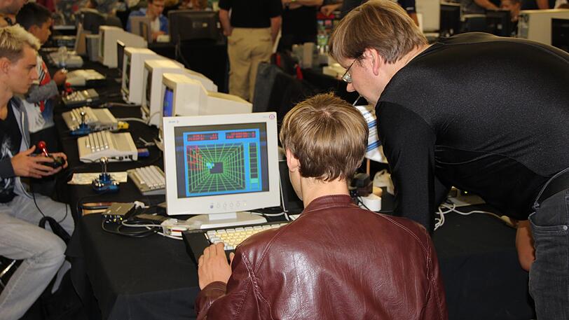So etwas kennt die Jugend von heute nicht mehr. Bei alten Spielen können sich die Besucher nostalgisch fühlen.
