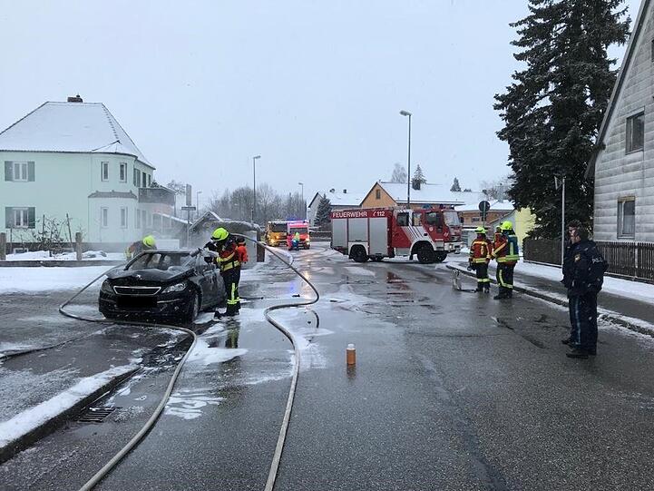 Das Auto ist vollständig ausgebrannt.