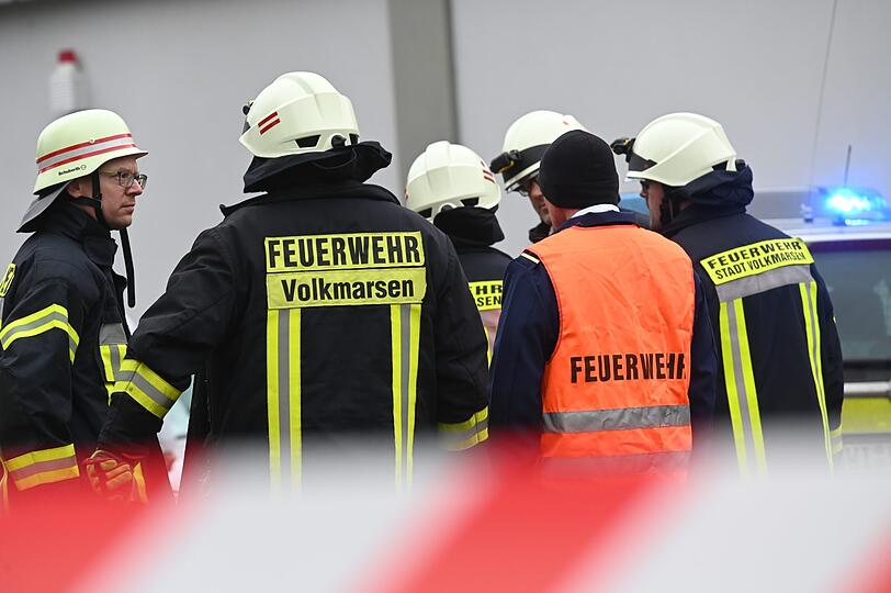 Am Montagnachmittag ist ein Mann mit seinem Mercedes in die Zuschauermenge beim Rosenmontagszug im nordhessischen Volkmarsen gefahren. Es wurden mehrere Menschen verletzt.