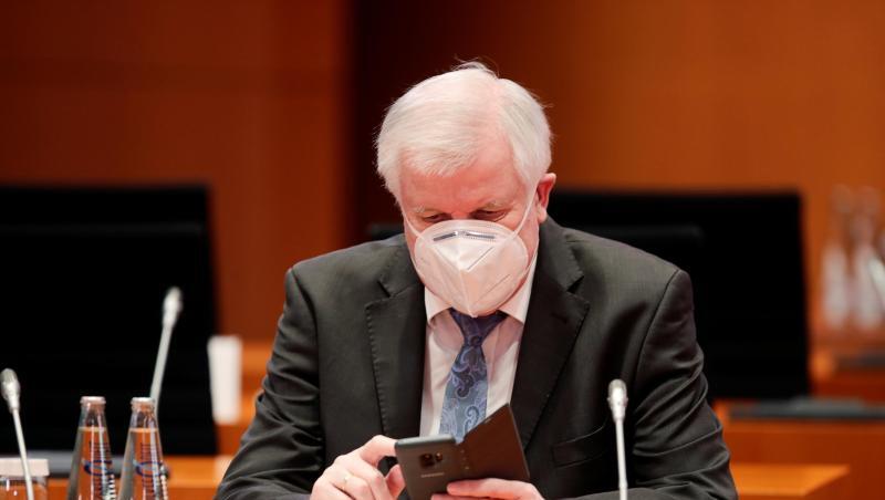 Bundesinnenminister Horst Seehofer: "Hat der Lockdown keine ausreichende Wirkung, müssen die Maßnahmen verschärft werden.".