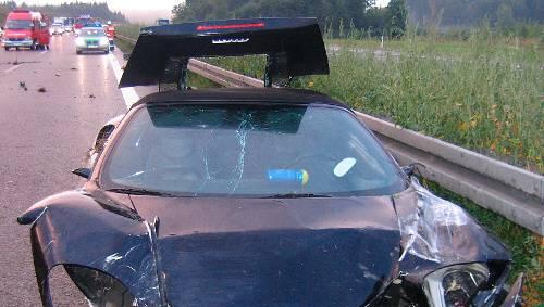 Unverletzt stieg ein Autohändler aus diesem Wagen. Unverletzt stieg ein Autohändler aus diesem Wagen.