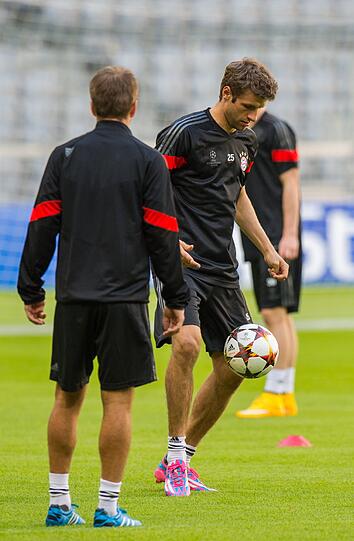 Der FC Bayern beim Abschlusstraining in der Allianz Arena. Mit dabei: Arjen Robben und Thiago.