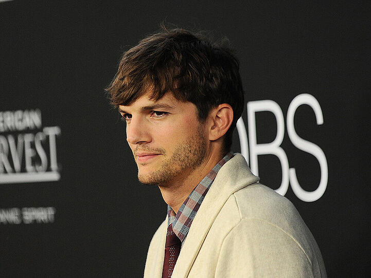 Ashton Kutcher besitzt eine "Penis-Prothese"