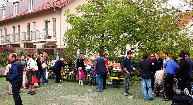Statt des geschmückten Baums konnten am 1. Mai nur die Figuren gezeigt werden.
