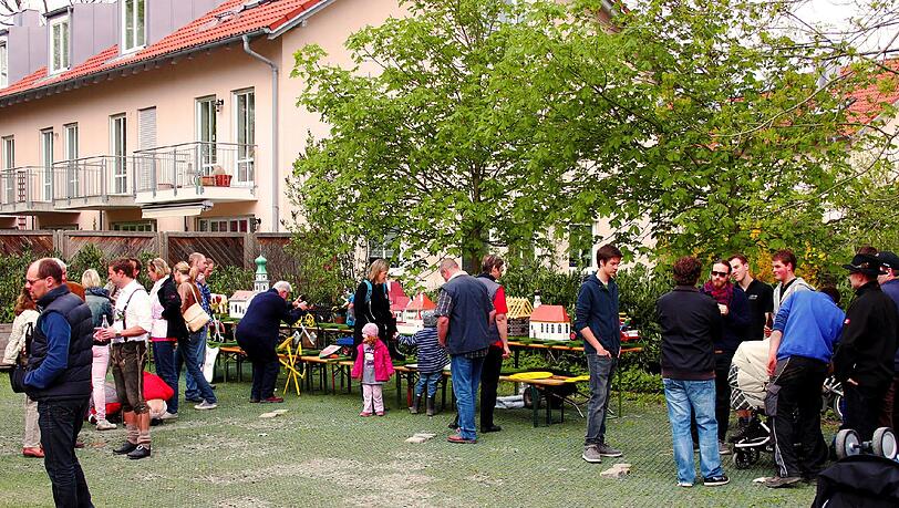 Statt des geschmückten Baums konnten am 1. Mai nur die Figuren gezeigt werden. Statt des geschmückten Baums konnten am 1. Mai nur die Figuren gezeigt werden.