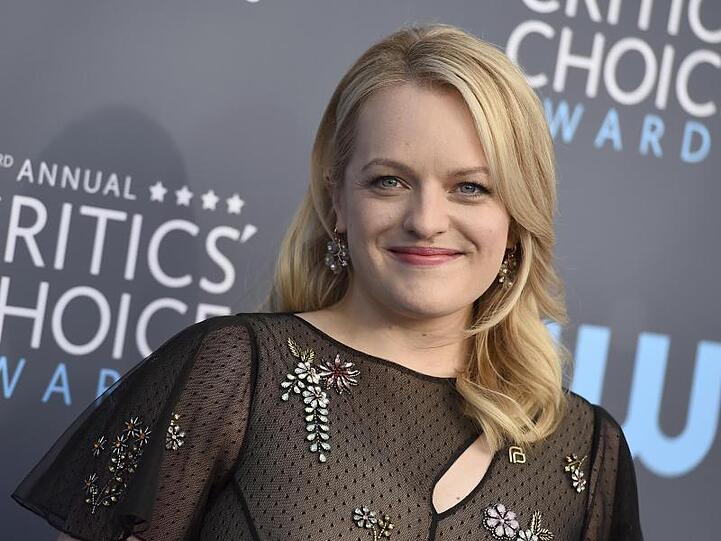 Elisabeth Moss kommt im Januar 2018 zur Verleihung der 23. Critics' Choice Awards.