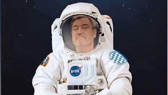 Zumindest in einem aktuellen Video schwebt Markus Söder durchs All.
