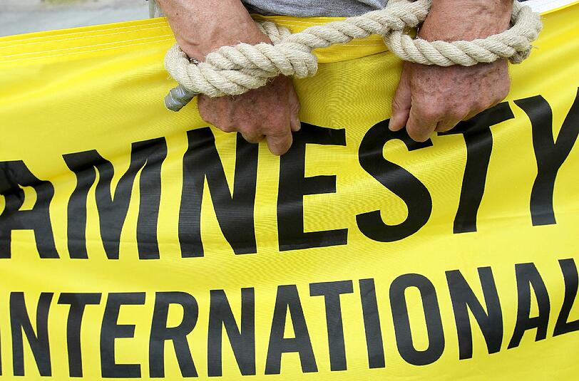Aktivisten von Amnesty International protestieren in Berlin. Foto: Wolfgang Kumm/Archiv