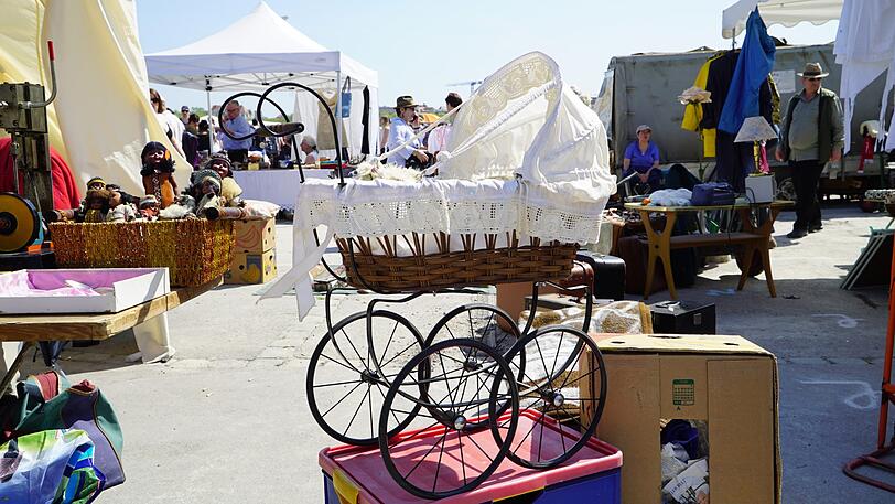 Von Ramsch bis Kult: Der Flohmarkt auf der Theresienwiese bietet für Jäger und Sammler eine große Auswahl.