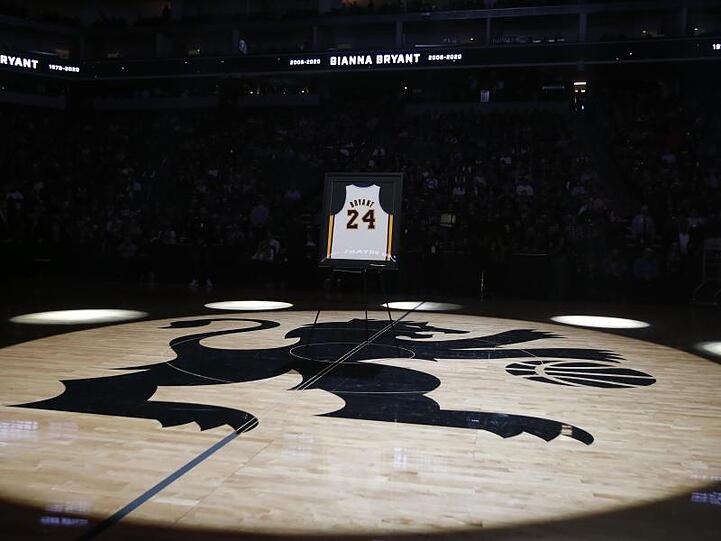 Vor dem NBA-Spiel der Sacramento Kings gegen die Oklahoma City Thunder gab es zu Ehren von Kobe Bryant eine Schweigeminute.