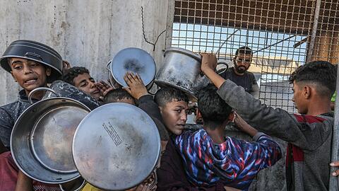 An vier Verteilzentren im Gazastreifen sollen die Hilfspakete ausgegeben werden. (Archivbild)