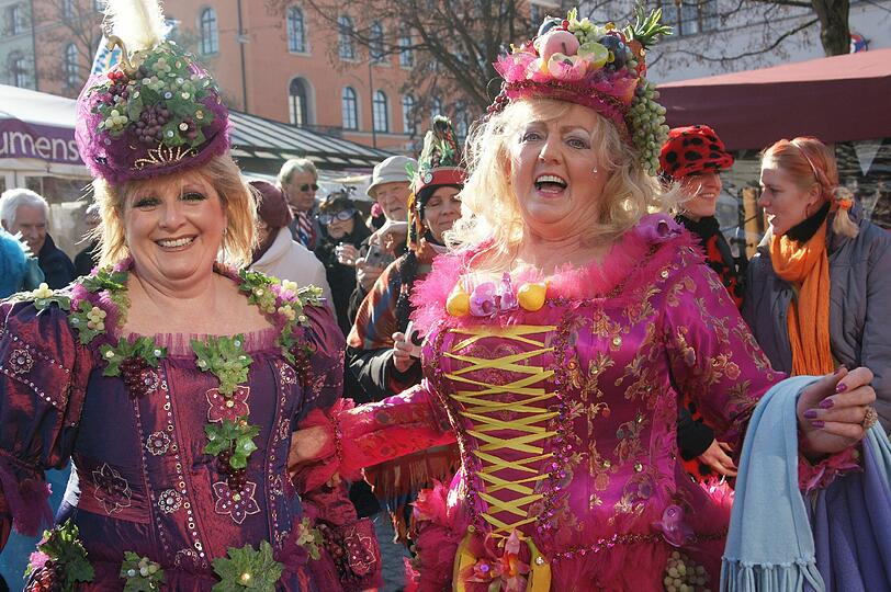 So feiert München Fasching auf dem Viktualienmarkt - sehen Sie hier die Bilder...