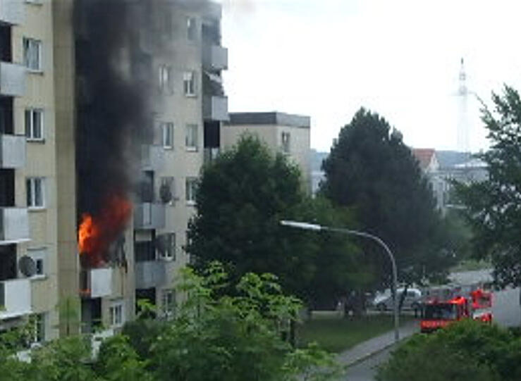 Drei Bewohner bei Explosion in Haus verletzt: In Altdorf ist eine Wohnung in die Luft geflogen. Die Bilder.