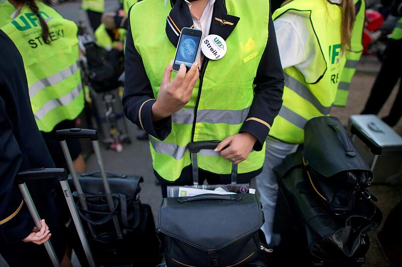 ...von ihrem Arbeitgeber und protestieren gegen Leiharbeit.