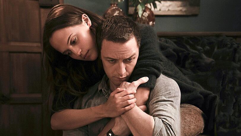 Die Frischverliebten Danielle (Alicia Vikander) und James (James McAvoy) scheinen zu ahnen, dass ihnen nur wenig Zeit bleibt.