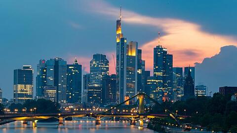 Wie stehen die Banken in Deutschland da? In Frankfurt werden die Ergebnisse der vierten Niedrigzinsumfrage inklusive Stresstest vorgestellt.