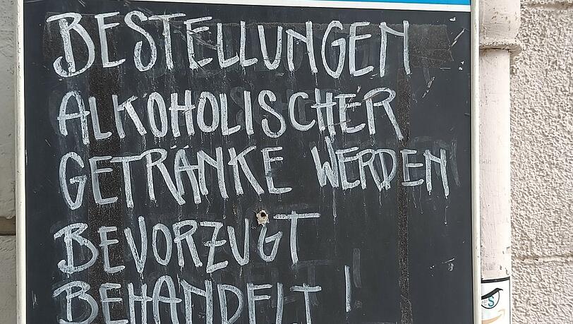 Das ist mal ein Versprechen – Schild am Valentin Stüberl. Das ist mal ein Versprechen – Schild am Valentin Stüberl.
