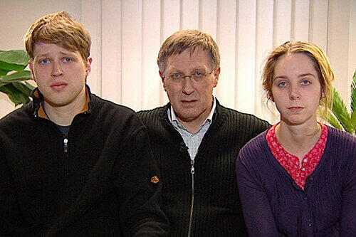 Völlige Verzweiflung: Vater Thomas und die Kinder Christoph und Carina flehten in "Aktenzeichen XY" um die Freilassung der Mutter.
