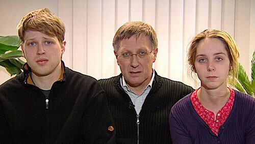 Völlige Verzweiflung: Vater Thomas und die Kinder Christoph und Carina flehten in "Aktenzeichen XY" um die Freilassung der Mutter.