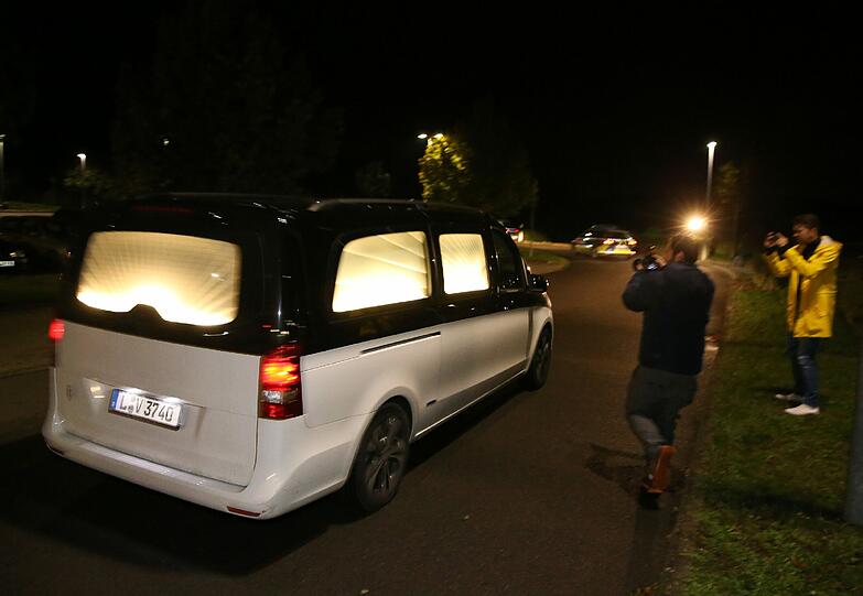 Dschaber al-Bakr beging Selbstmord: In der Nacht auf Donnerstag fuhr in der JVA Leipzig ein Leichenwagen vor - Die Bilder.
