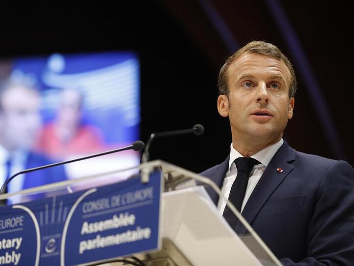 Die Euro-Finanzminister einigten sich in Luxemburg auf Grundsätze zur Finanzierung und Steuerung dieses Geldtopfes. Frankreichs Präsident Emmanuel Macron kann damit einen kleinen Erfolg verzeichnen.