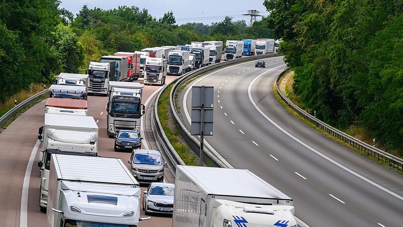 Laut Statistik haben die Grenzkontrollen bislang keine negativen Auswirkungen auf die Handelsbilanz. Doch sie kosten die Unternehmen Zeit und Geld.