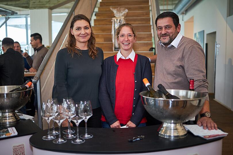 Bei Maja Burmester, Pia Küpper und Arnd Kleinerz von Rindchen&rsquo;s Weinkontor konnten die Besucher feine Tropfen degustieren.