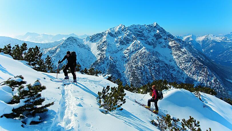 Noch bieten sich diese fantastischen Ausblicke auf verschneite Berge.