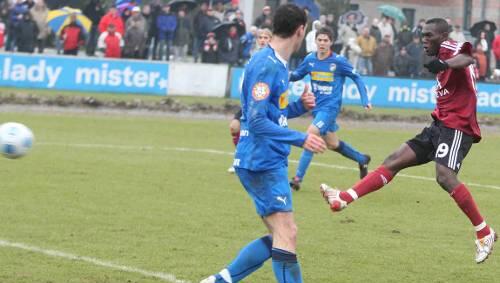 Auch gegen Pilsen in guter Form und Torlaune: Isaac Boakye (r.) traf gegen die Tschechen zwei Mal und ist zum Rückrundenstart in Augsburg gesetzt. Auch gegen Pilsen in guter Form und Torlaune: Isaac Boakye (r.) traf gegen die Tschechen zwei Mal und ist zum Rückrundenstart in Augsburg gesetzt.