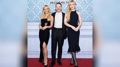 Sarah Michelle Gellar (li.), Elijah Wood und Kathryn Newton bei der Premiere von "Ready or Not 2: Here I Come" in Paris am 25. M&auml;rz 2026.