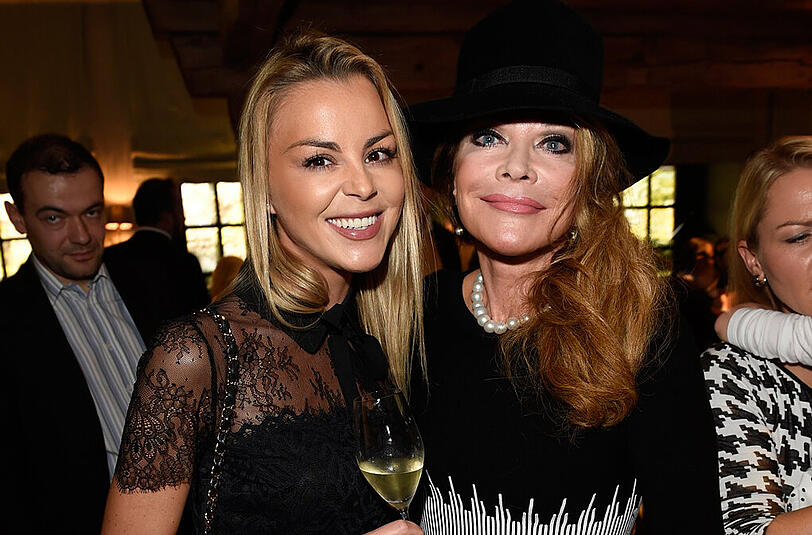 Schampus zum Brunch: Caroline Bücker (l.) und Ulrike Hübner.